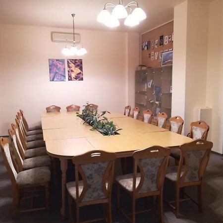 埃弗里斯特酒店 Târgu-Mureş 外观 照片