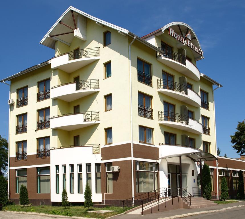 埃弗里斯特酒店 Târgu-Mureş 外观 照片