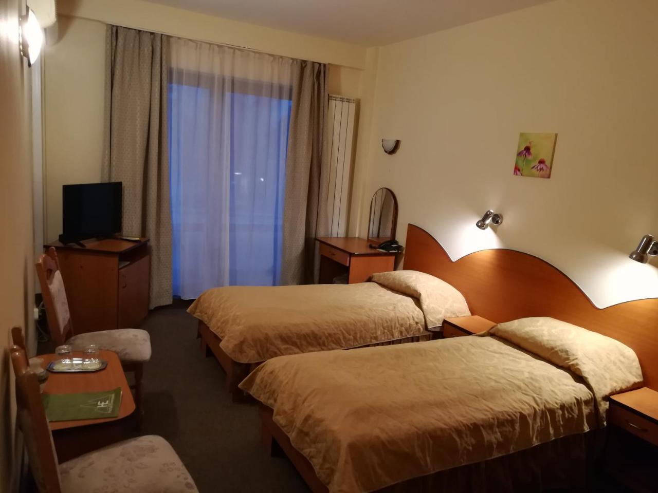 埃弗里斯特酒店 Târgu-Mureş 外观 照片